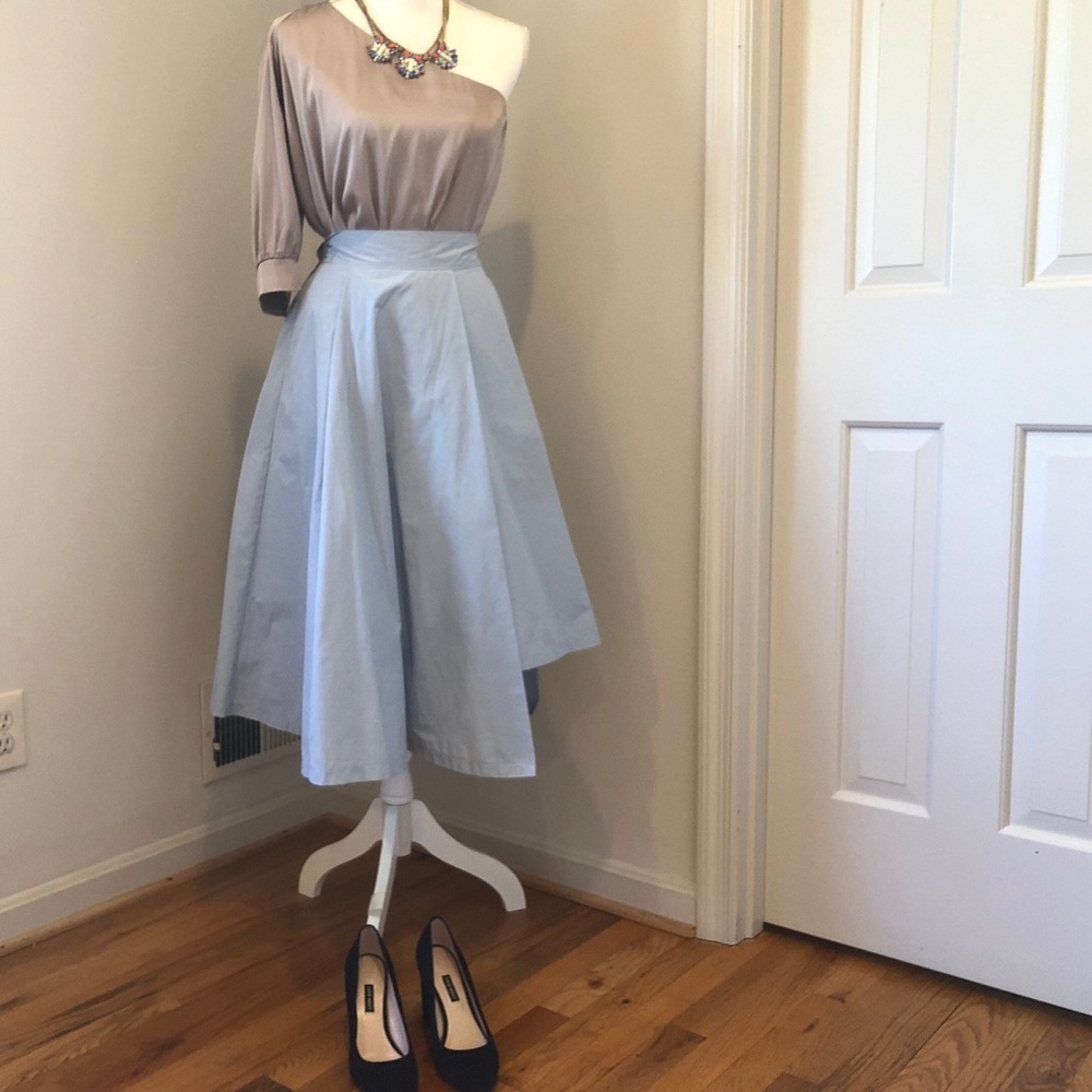 Asymmetric skirt